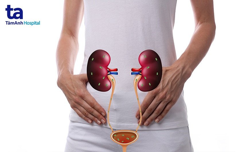 Bác sĩ và bệnh nhân thảo luận về sức khỏe tại phòng khám.