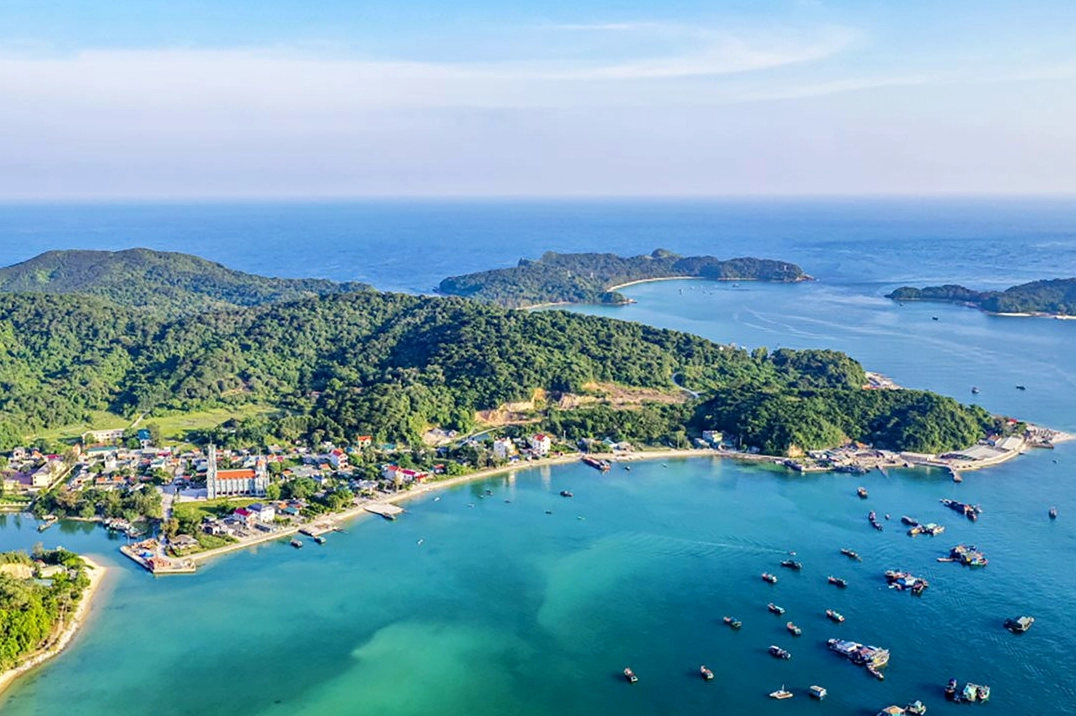 Bãi biển tuyệt đẹp trên đảo Cô Tô