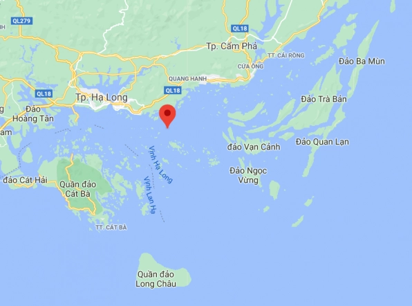 Biển Vịnh Hạ Long với các thuyền du lịch