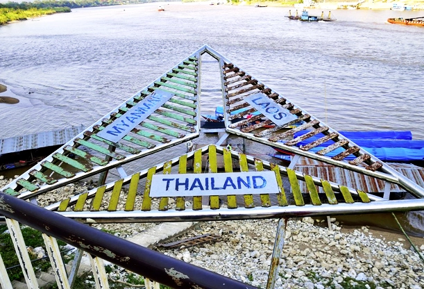 Biểu tượng Tam Giác Vàng thể hiện sự giao thoa văn hóa và kinh tế