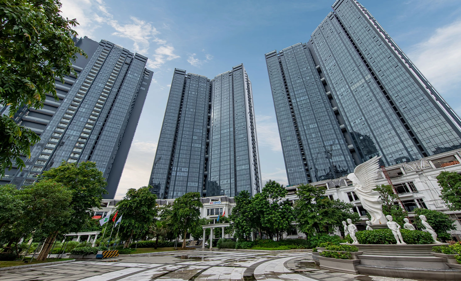 Cận cảnh một tòa tháp chung cư Sunshine City