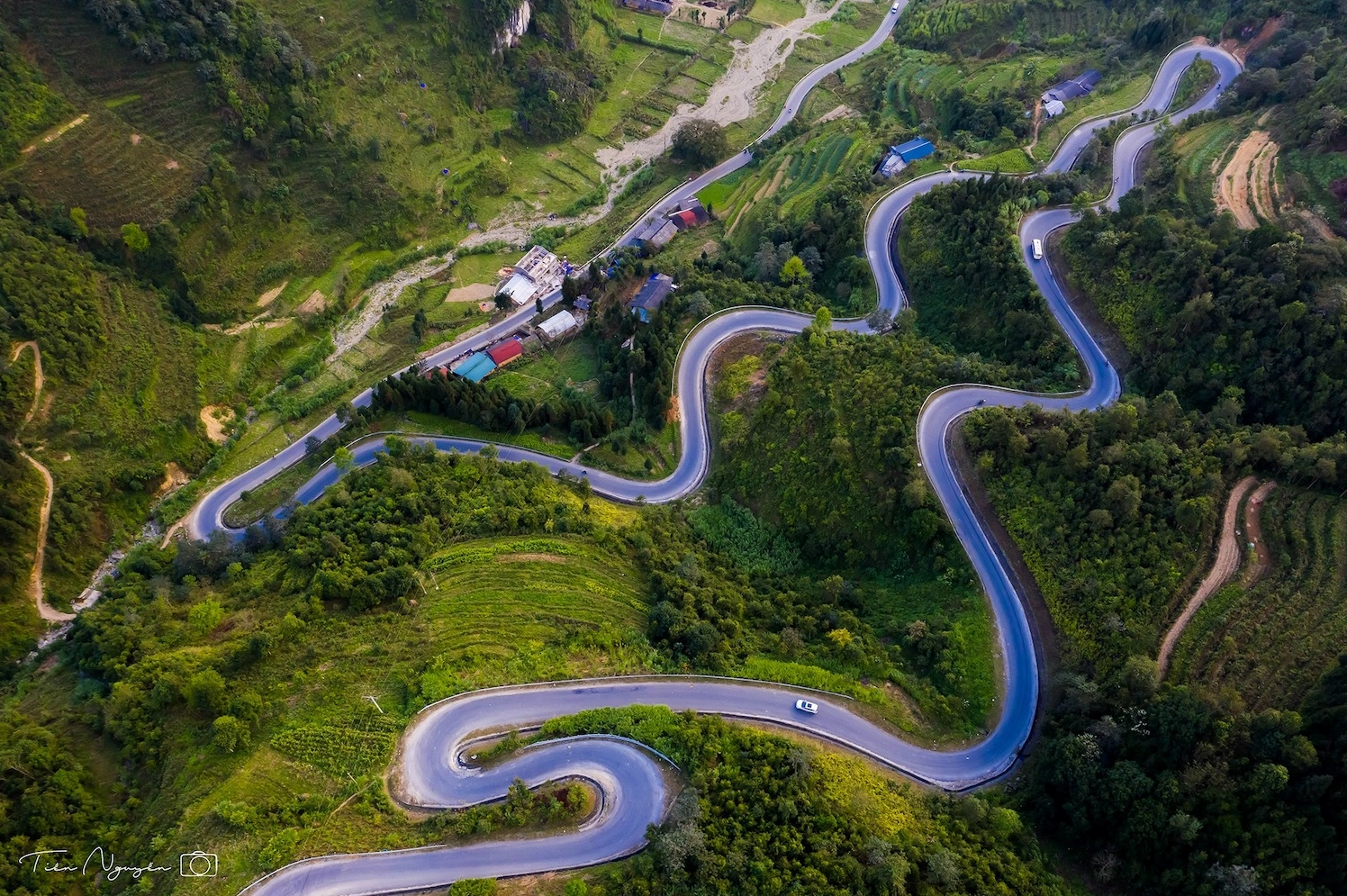 Cảnh hoàng hôn tuyệt đẹp trên Đèo Mã Pí Lèng