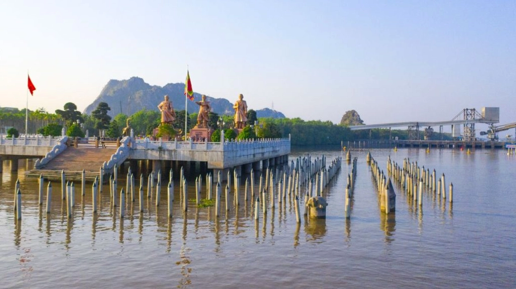 Cảnh quan thanh tịnh tại khu di tích Bạch Đằng Giang