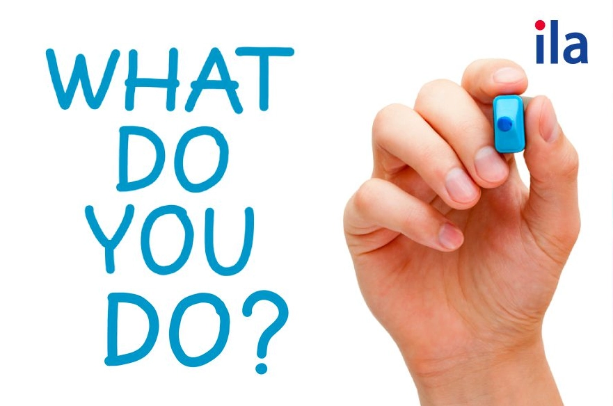 How Do You Do Là Gì? Khám Phá Chi Tiết & Cách Sử Dụng Chuẩn 2026 Cặp đôi đang giao tiếp bằng tiếng Anh một cách thân thiện