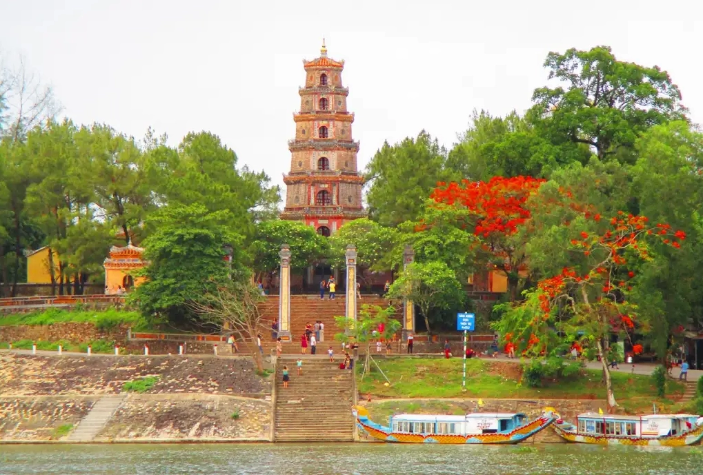 chua-thien-mu-hue-bieu-tuong-tam-linh-va-lich-su-sau-sac_545