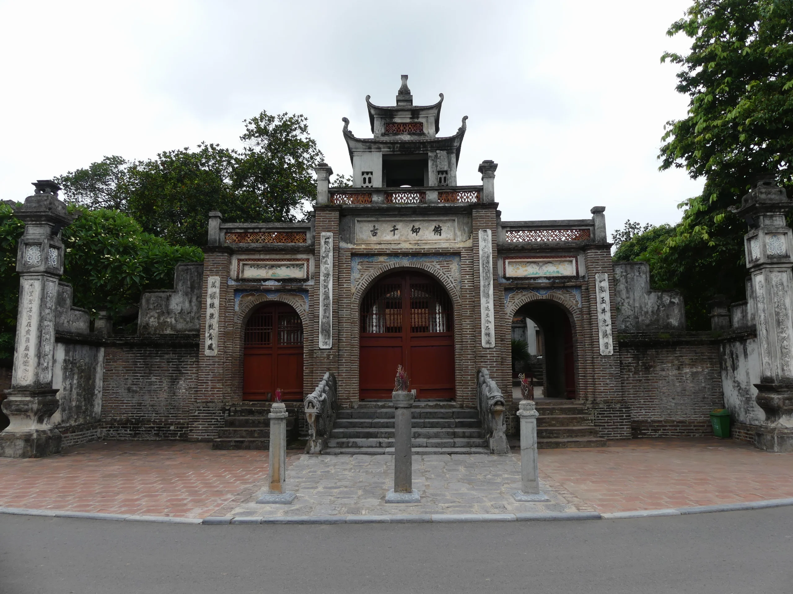 Thành Cổ Loa Là Kinh Đô Của Nhà Nước Nào? Giải Mã Lịch Sử Cổng đền An Dương Vương tại Cổ Loa