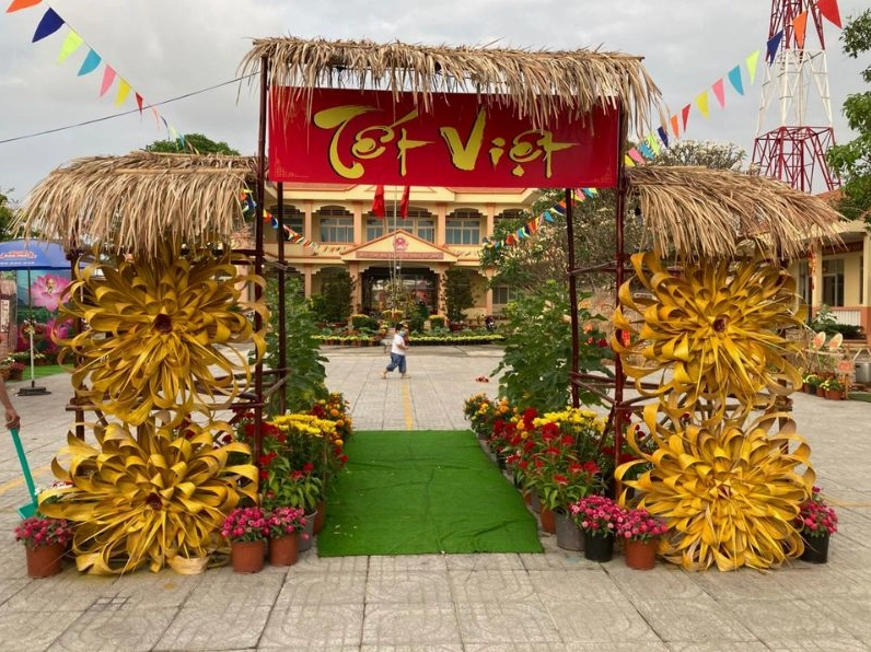 Cổng Trại Xuân 2026: Sáng Tạo, Độc Đáo và Ý Nghĩa Cổng trại tết với màu sắc rực rỡ