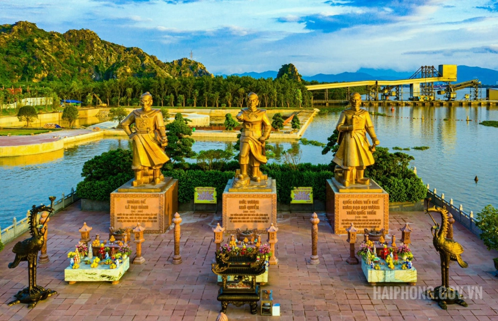 Đền thờ Vua Trần Hưng Đạo tại Bạch Đằng Giang