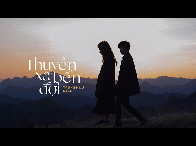 Hình ảnh con thuyền trôi trên mặt nước phẳng lặng