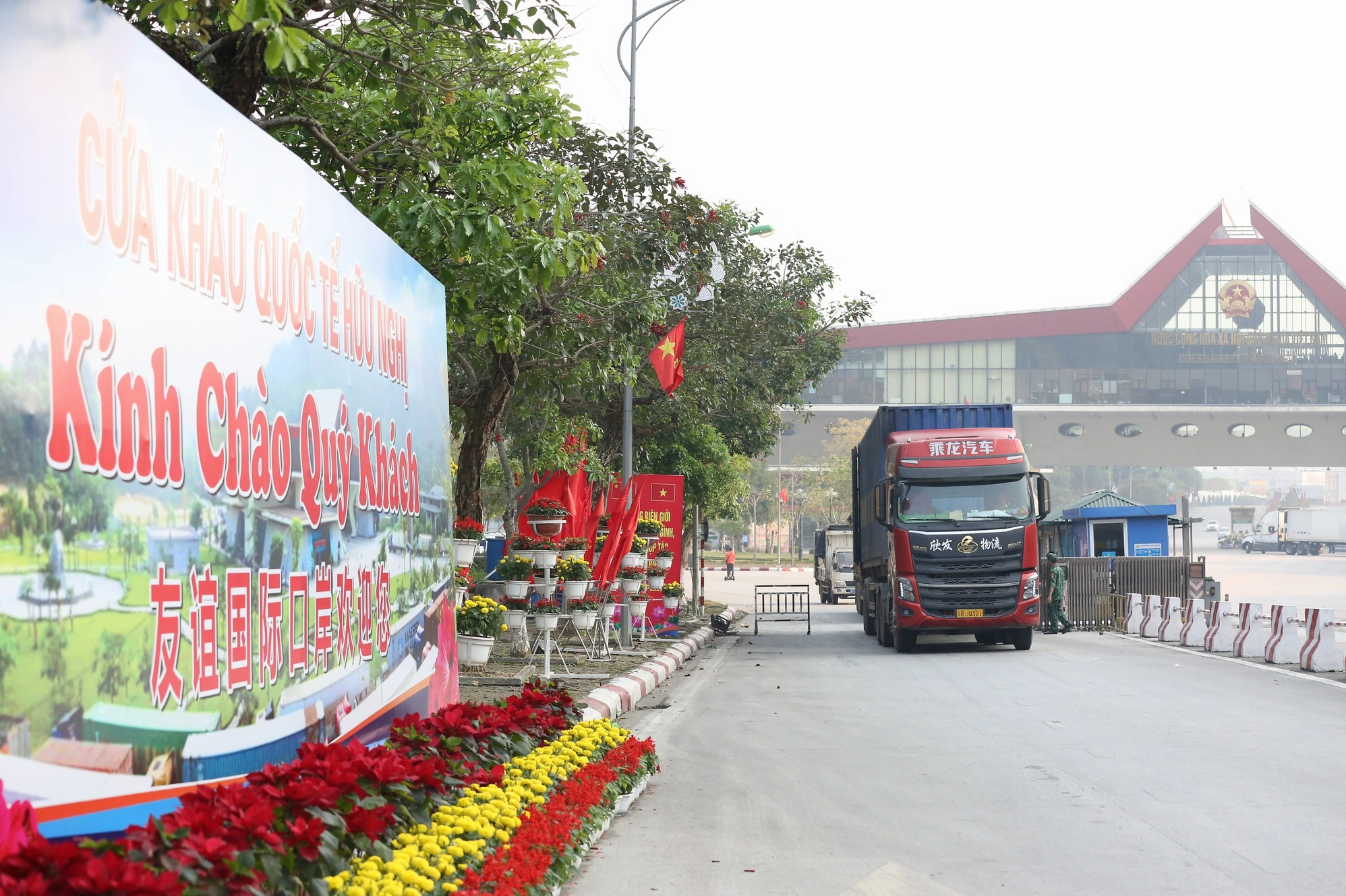 Hoạt động tại Cửa khẩu Hữu Nghị