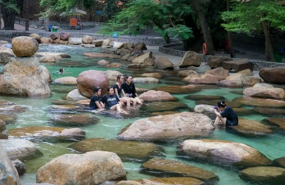 Thủy Châu: Điểm Hẹn Mùa Hè 2026 - Kinh Nghiệm Chi Tiết Hoạt động vui chơi dưới nước tại Thủy Châu