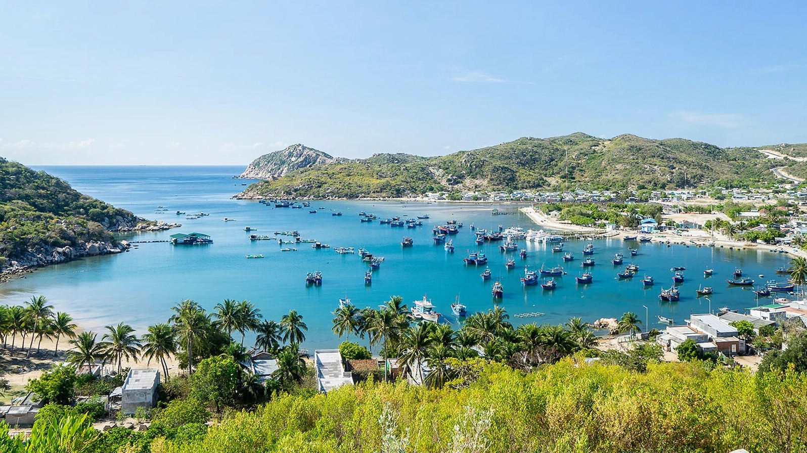 Bãi Biển Ninh Chữ: Thiên Đường Biển Xanh, Cát Trắng Ninh Thuận Hoạt động vui chơi trên biển Ninh Chữ