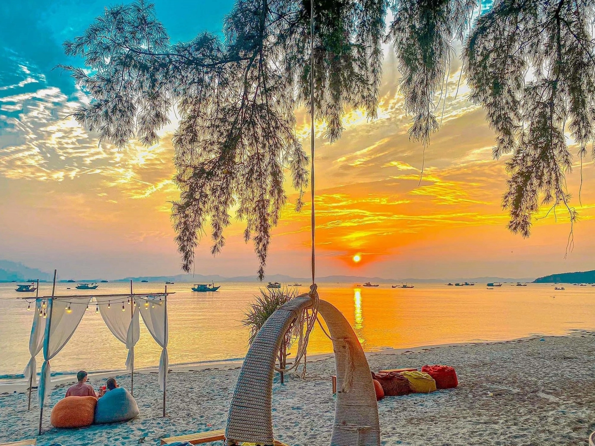 Hoạt động vui chơi trên biển tại Cô Tô