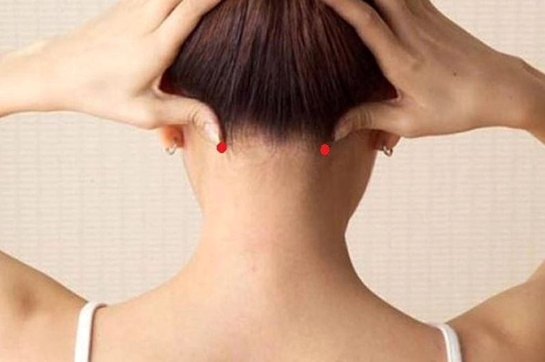 Hướng dẫn cách bấm huyệt Phong Trì