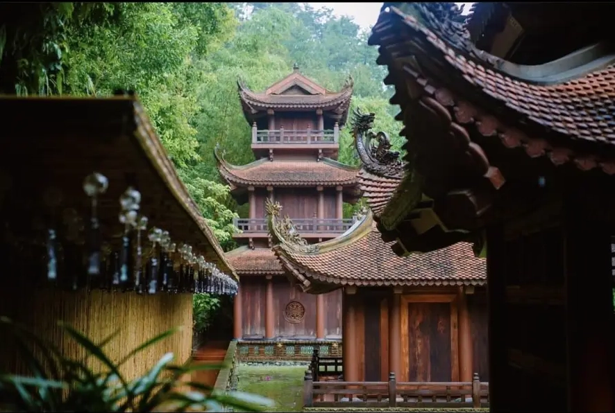 Không gian kiến trúc vuông vắn tại chùa Phi Lai