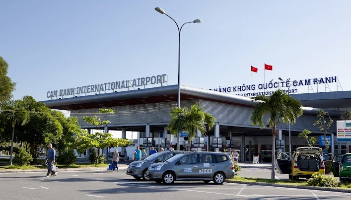 Máy bay cất cánh tại Sân bay Cam Ranh