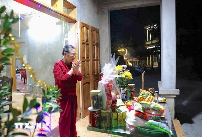 Nghi thức cúng giao thừa ngoài trời trang nghiêm