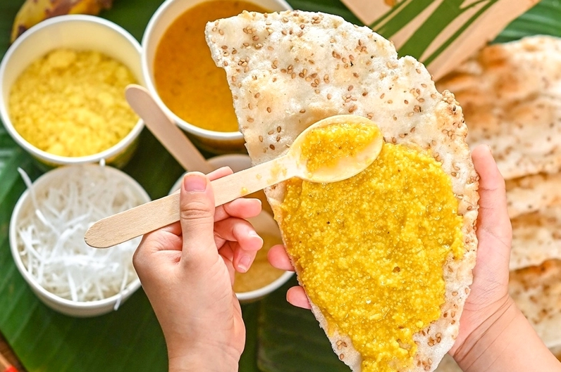 Nguyên liệu làm bánh đa kê gồm bánh đa nem, gạo nếp và hạt kê