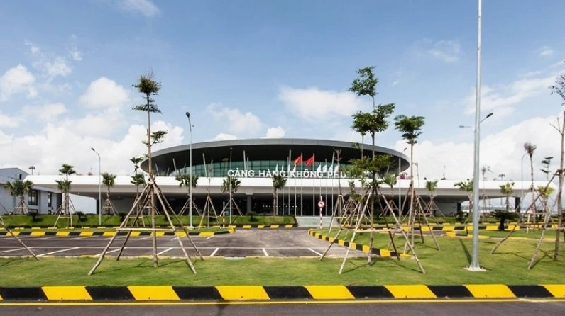 Tầm nhìn sân bay Phù Cát nhìn từ trên cao