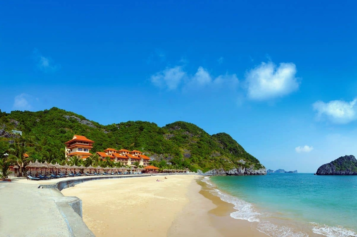 Toàn cảnh bãi biển Đồ Sơn xinh đẹp