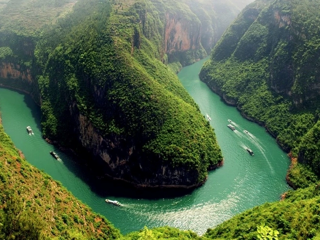 Sông Trường Giang: Hành Trình Huyền Thoại và Vẻ Đẹp Vượt Thời Gian Toàn cảnh thành phố Thượng Hải nhìn từ sông Trường Giang
