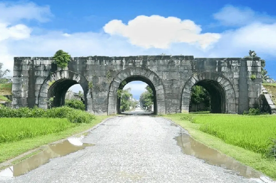 Tổng quan Thành Nhà Hồ nhìn từ xa