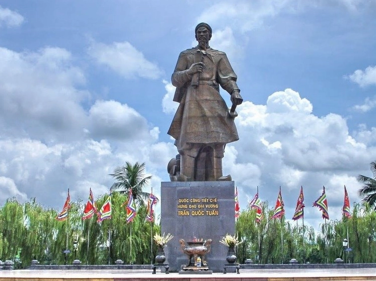 Trần Quốc Tuấn: Vị Hào Kiệt Anh Hùng Dân Tộc Trần Quốc Tuấn chỉ huy quân sĩ