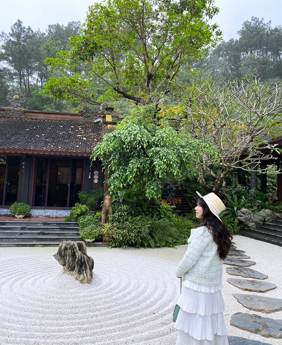 Khám phá Chùa Địa Tạng Phi Lai: Điểm Đến Tâm Linh Hấp Dẫn 2026 Tượng Phật trang nghiêm tại Chùa Địa Tạng Phi Lai