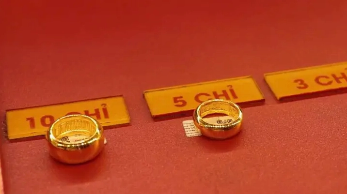 Cận cảnh nhẫn vàng Mi Hồng 24K sang trọng