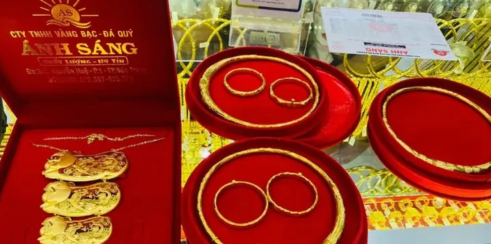 Cận cảnh sản phẩm vàng tại Tiệm Vàng Ánh Sáng