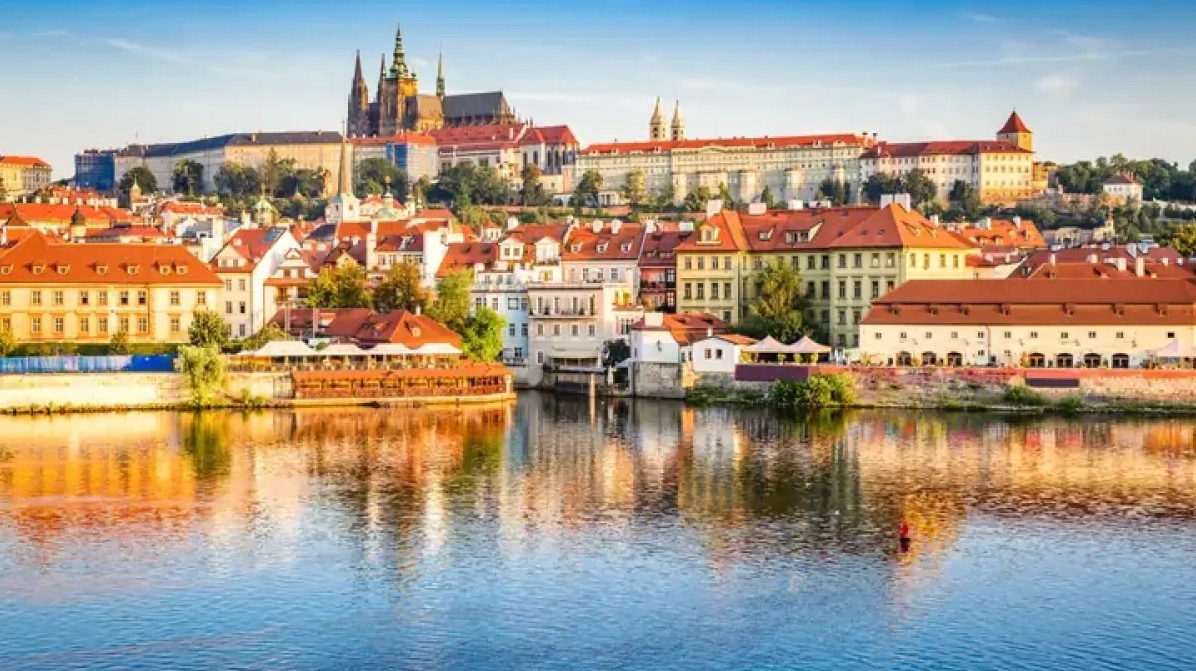 Cầu Charles và Lâu đài Prague về đêm