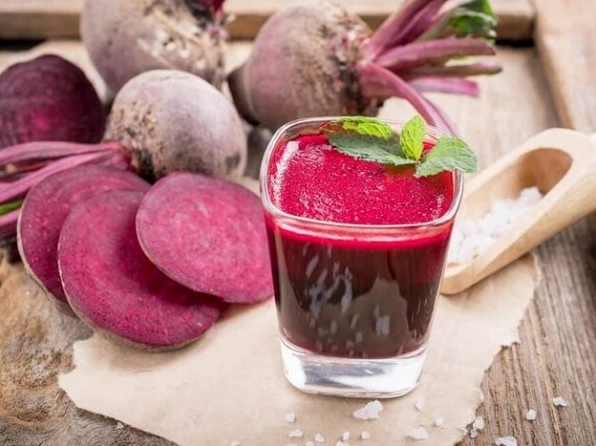 Củ dền tươi và các nguyên liệu làm nước ép