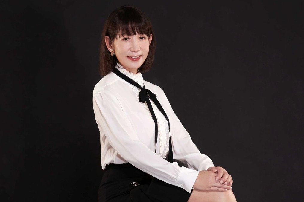 Khách hàng thưởng thức đồ uống tại Koi Thé