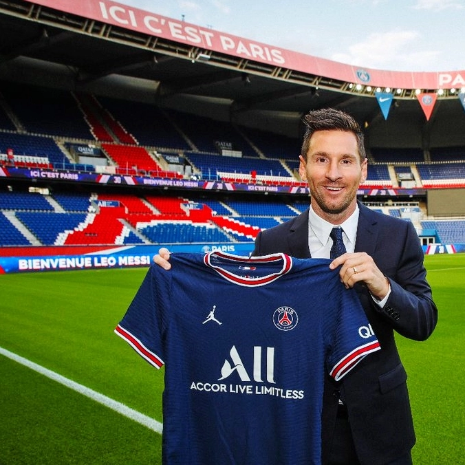 Lionel Messi ra mắt PSG