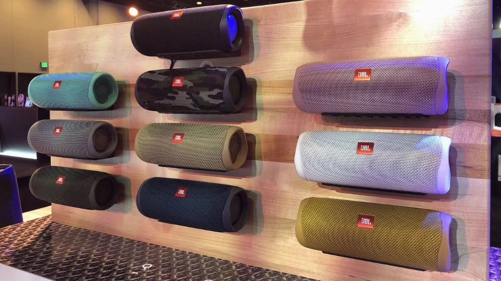 JBL của nước nào? Nguồn gốc và lịch sử thương hiệu JBL Loa JBL Flip - sản phẩm di động phổ biến