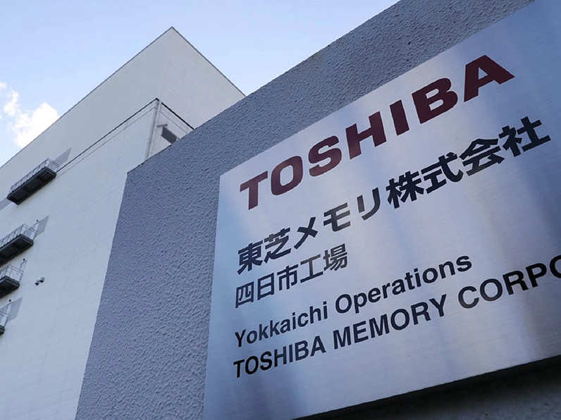 Máy lạnh Toshiba làm mát không gian sống