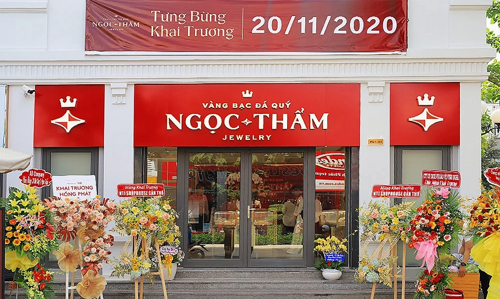 Một mẫu trang sức vàng đính kim cương lộng lẫy