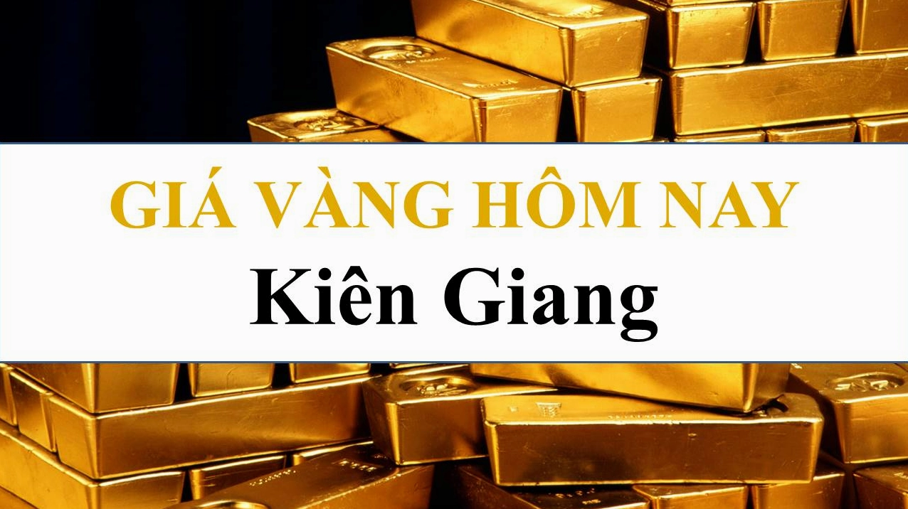 Người dân giao dịch vàng tại cửa hàng