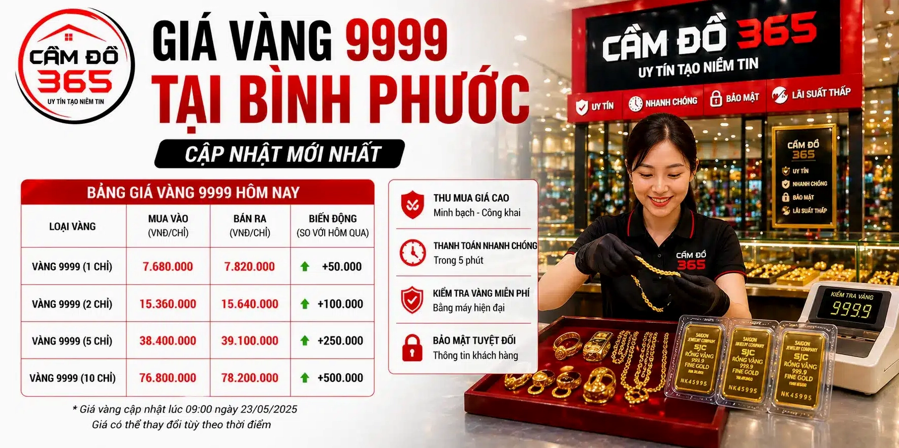 Người dân xem giá vàng tại tiệm