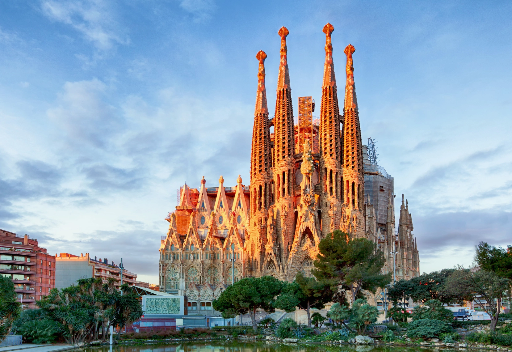 Nhà thờ Sagrada Familia về đêm