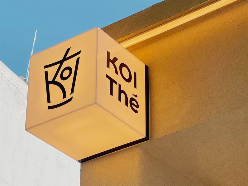 Nhân viên Koi Thé phục vụ khách hàng