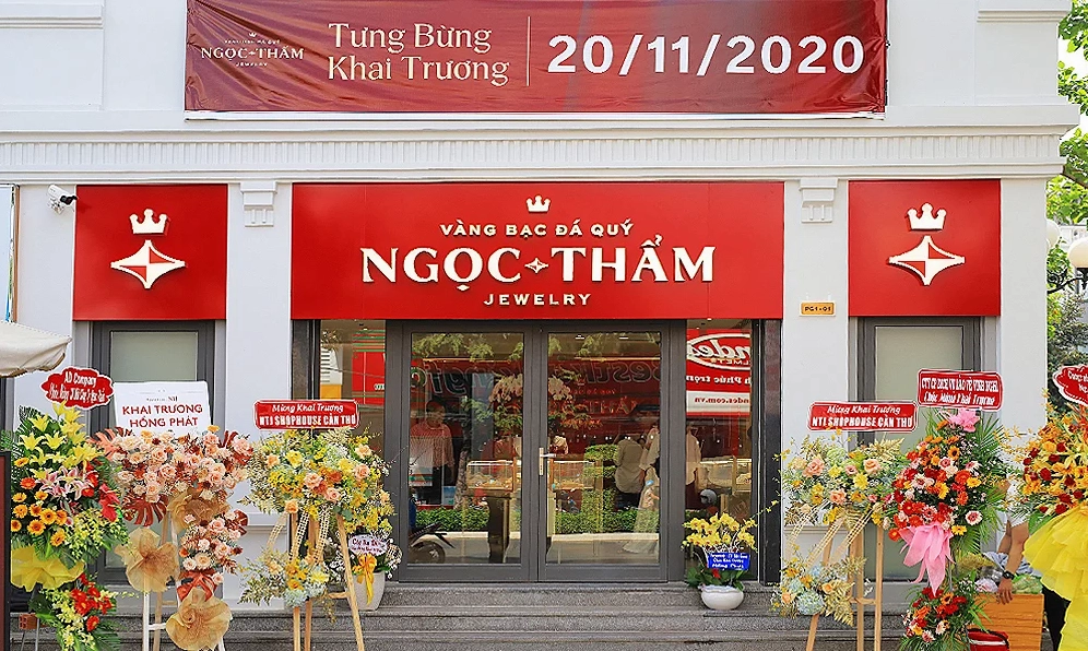 Tiệm Vàng Ngọc Thẩm: Uy Tín Vàng, Sáng Mãi Niềm Tin 2026 Nhân viên tư vấn chuyên nghiệp tại Tiệm Vàng Ngọc Thẩm