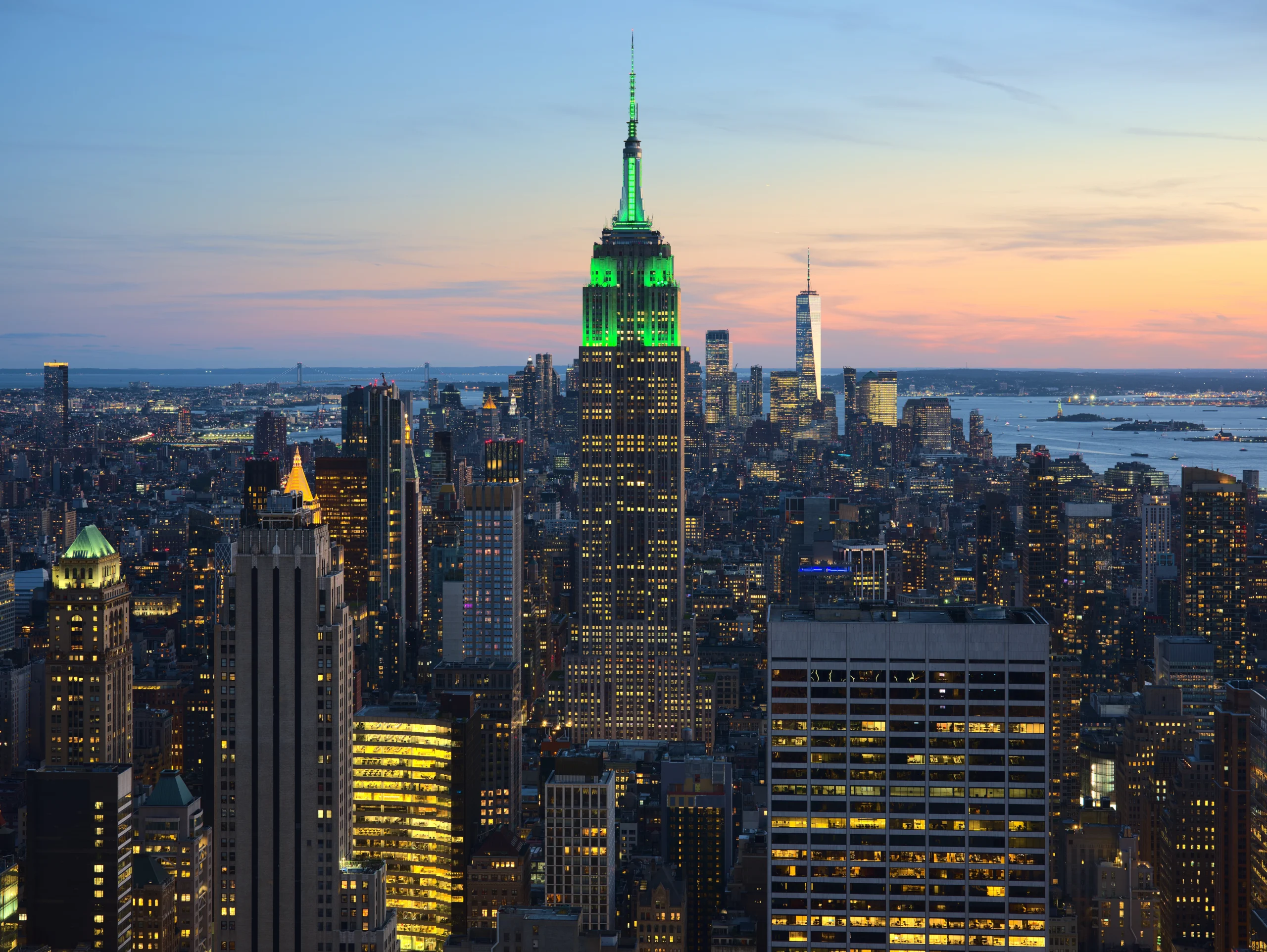 Tòa nhà Empire State nhìn từ Rockefeller Center