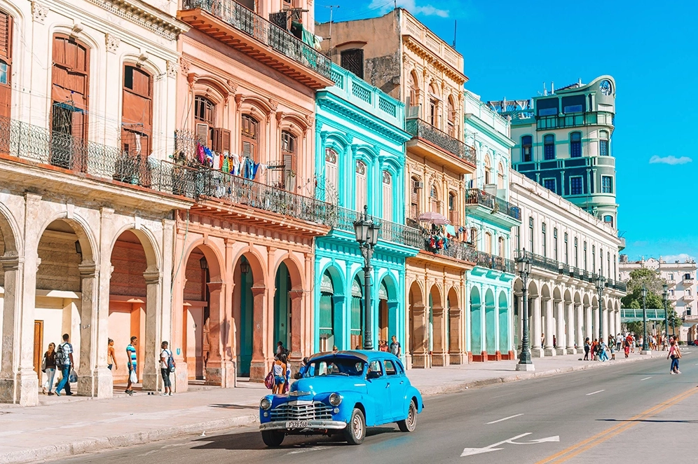 Đường phố Havana với xe cổ